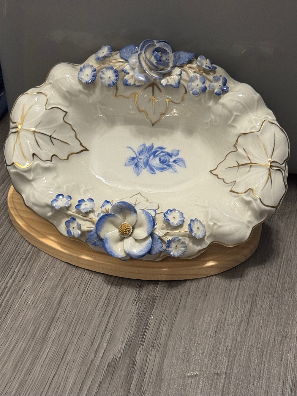 White Scalloped Porcelain Display Bowl with Subtle Gloss